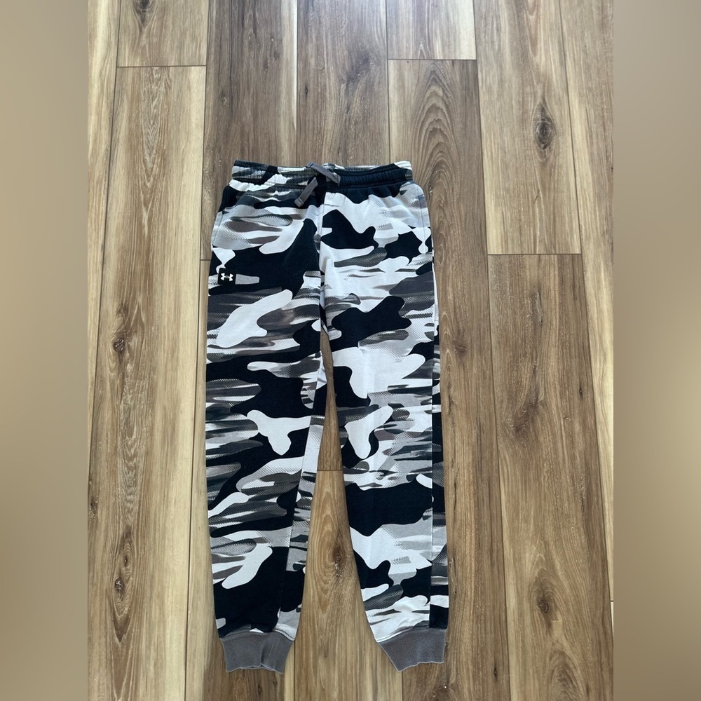 Under Armour youth boys joggers size large loose